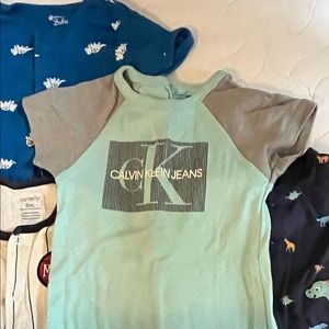 4 Baby Boys Rompers Size 6 Months + Free Gift W/Any Purchase.